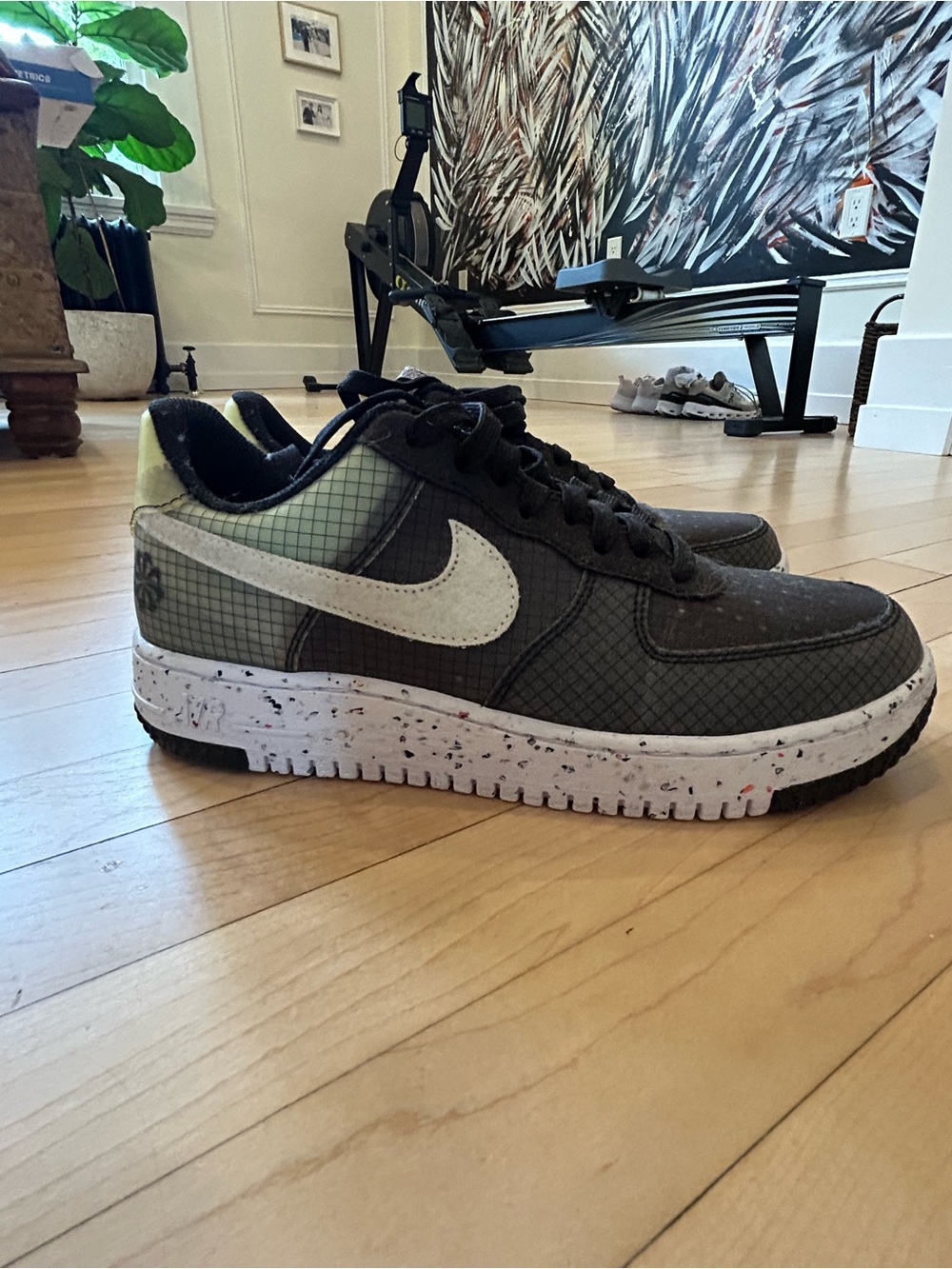 Nike Air Force 1 Men’s Low-Top Sneakers in Black and White Speckle